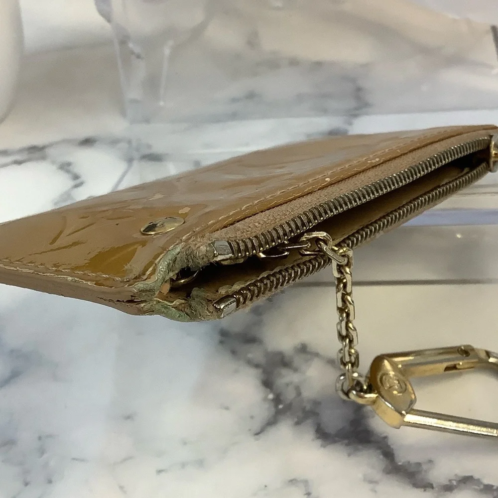 GUC Louis Vuitton Vernis Key Cles Key Holder